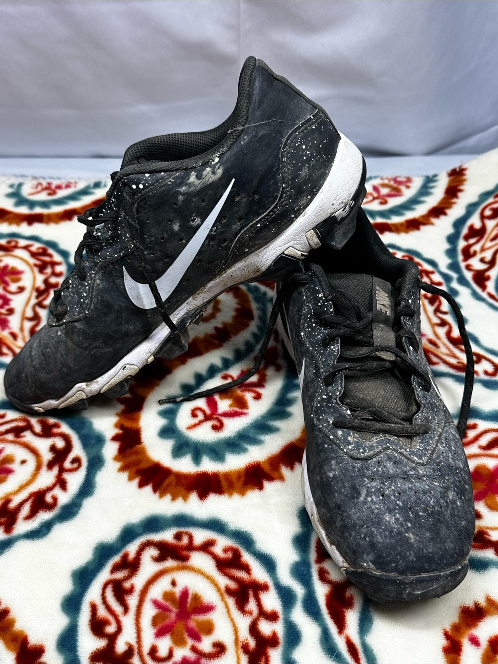 Nike Men’s Black & White Athletic Baseball Cleats